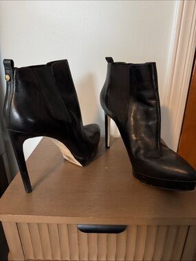 LIKE NEW michael kors black leather platform stiletto boots
